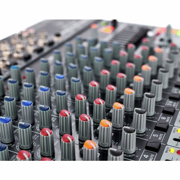 Behringer Xenyx X1832USB