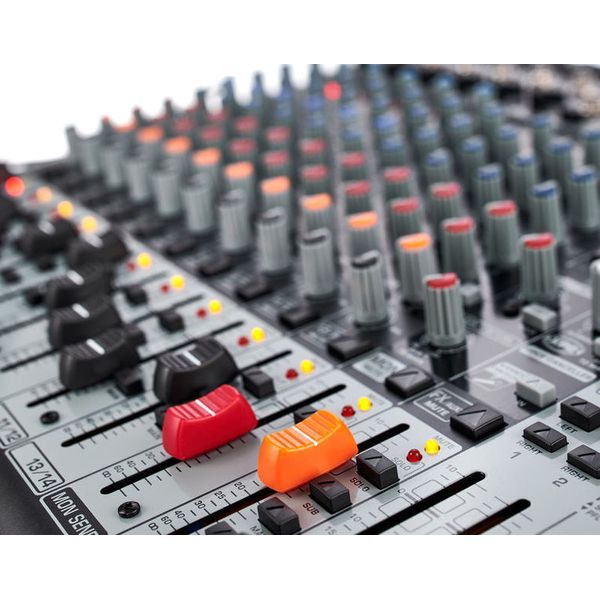 Behringer Xenyx X1832USB